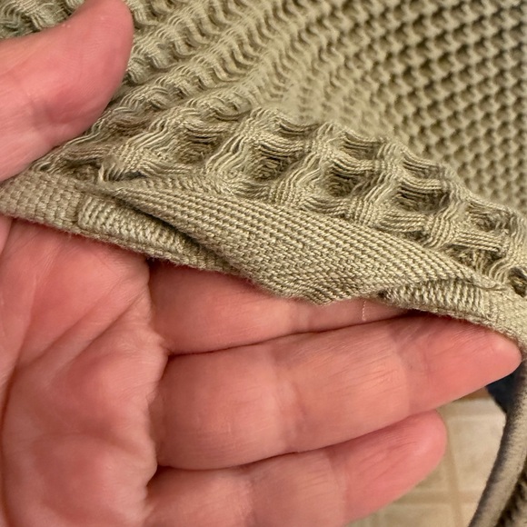 Textured Waffle Knit towel in khaki Green - Picture 2 of 3